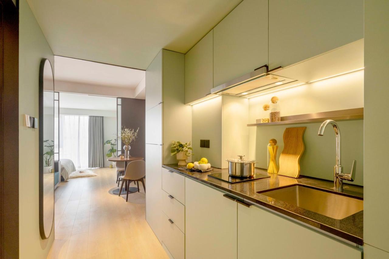 Base-Beijing Wangfujing Serviced Apartment- In Hutong &Bike Rental &Close To Forbidden City, Tian'Anmen Square &Subway Nearby &Free Coffee &Washing Machine,Kitchen &Restaurant Discount &English Speaking &High Speed Free Wifi 外观 照片 Kitchen