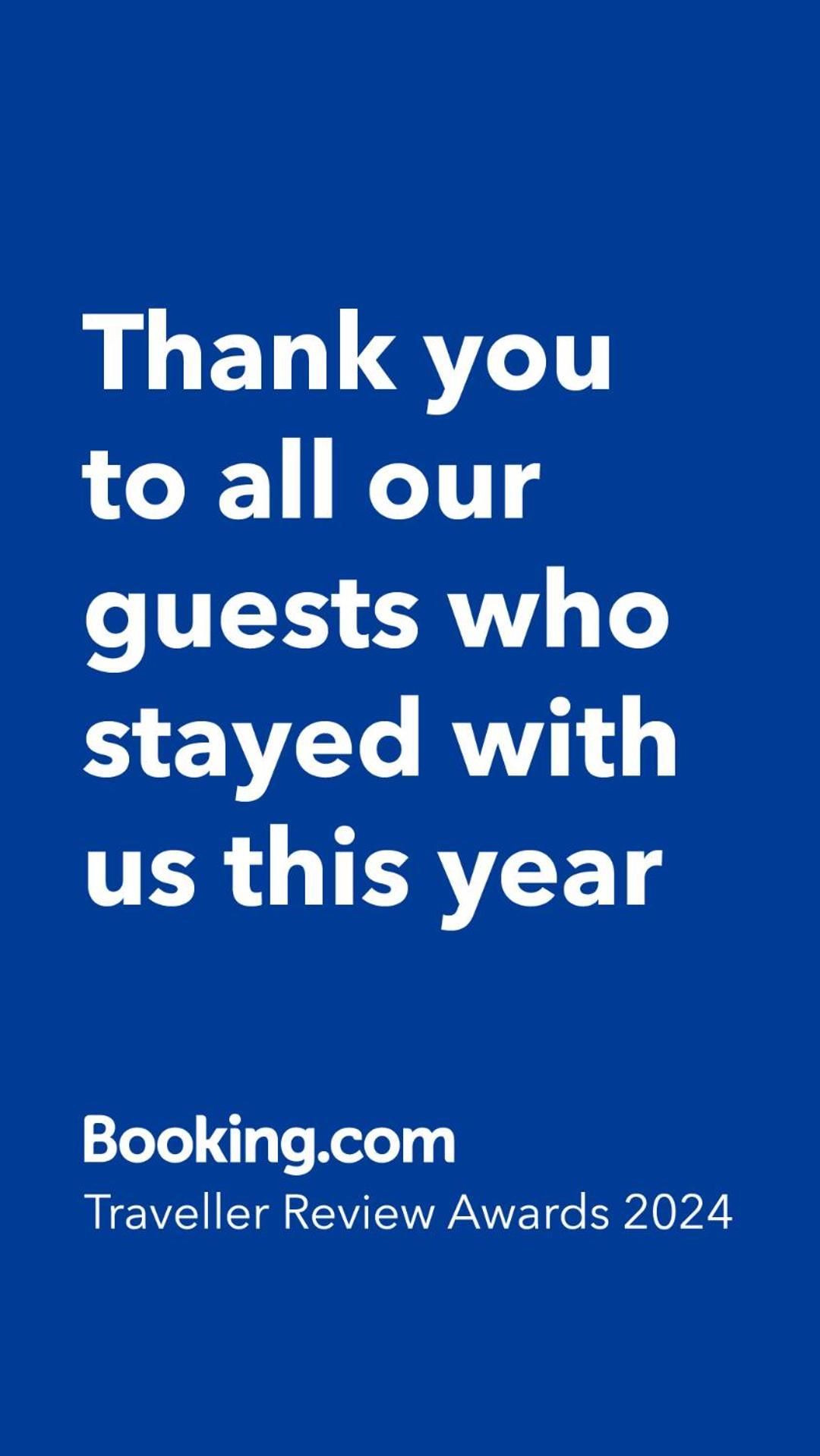 Base-Beijing Wangfujing Serviced Apartment- In Hutong &Bike Rental &Close To Forbidden City, Tian'Anmen Square &Subway Nearby &Free Coffee &Washing Machine,Kitchen &Restaurant Discount &English Speaking &High Speed Free Wifi 外观 照片 The 2019 logo