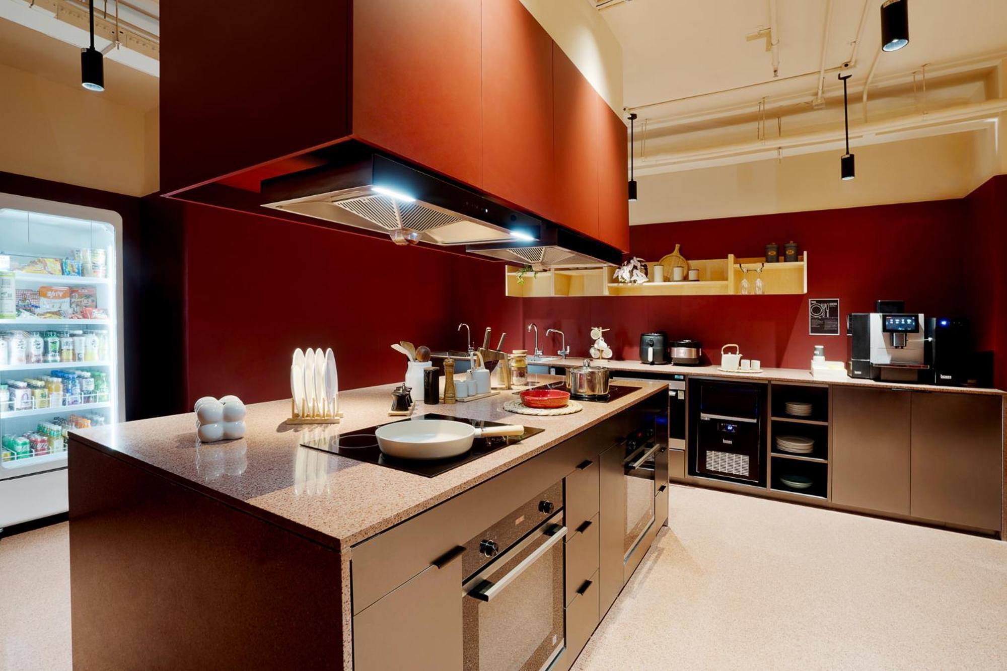Base-Beijing Wangfujing Serviced Apartment- In Hutong &Bike Rental &Close To Forbidden City, Tian'Anmen Square &Subway Nearby &Free Coffee &Washing Machine,Kitchen &Restaurant Discount &English Speaking &High Speed Free Wifi 外观 照片 A typical kitchen