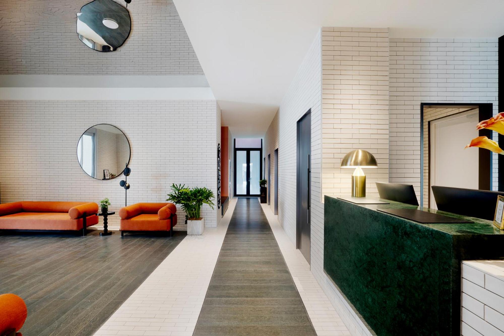 Base-Beijing Wangfujing Serviced Apartment- In Hutong &Bike Rental &Close To Forbidden City, Tian'Anmen Square &Subway Nearby &Free Coffee &Washing Machine,Kitchen &Restaurant Discount &English Speaking &High Speed Free Wifi 外观 照片 The lobby of 100 East 53rd Street