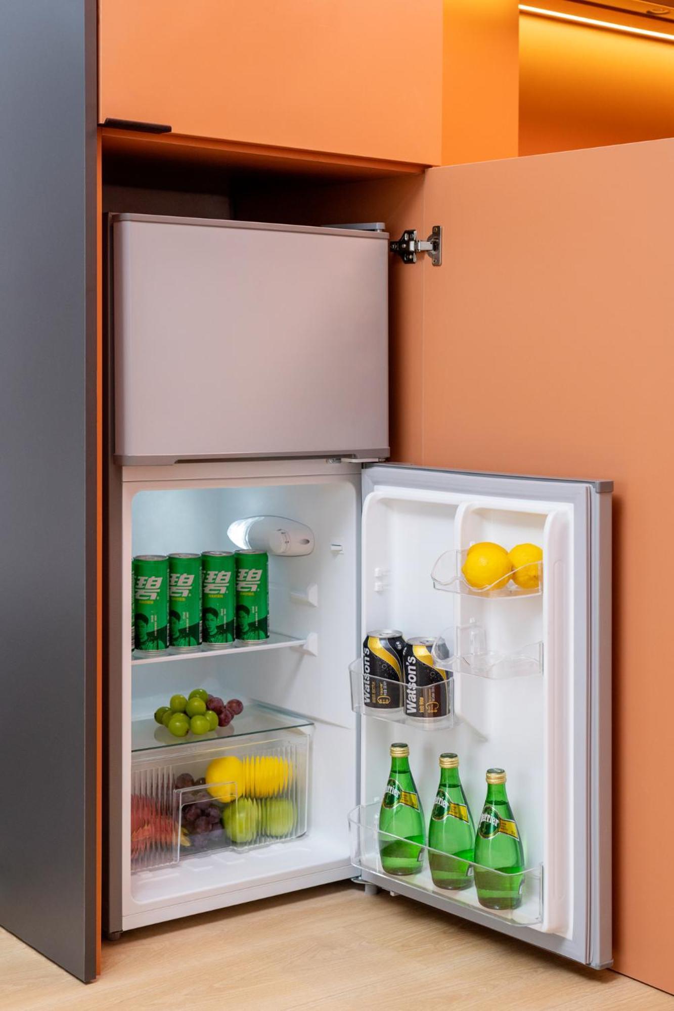 Base-Beijing Wangfujing Serviced Apartment- In Hutong &Bike Rental &Close To Forbidden City, Tian'Anmen Square &Subway Nearby &Free Coffee &Washing Machine,Kitchen &Restaurant Discount &English Speaking &High Speed Free Wifi 外观 照片 A refrigerator