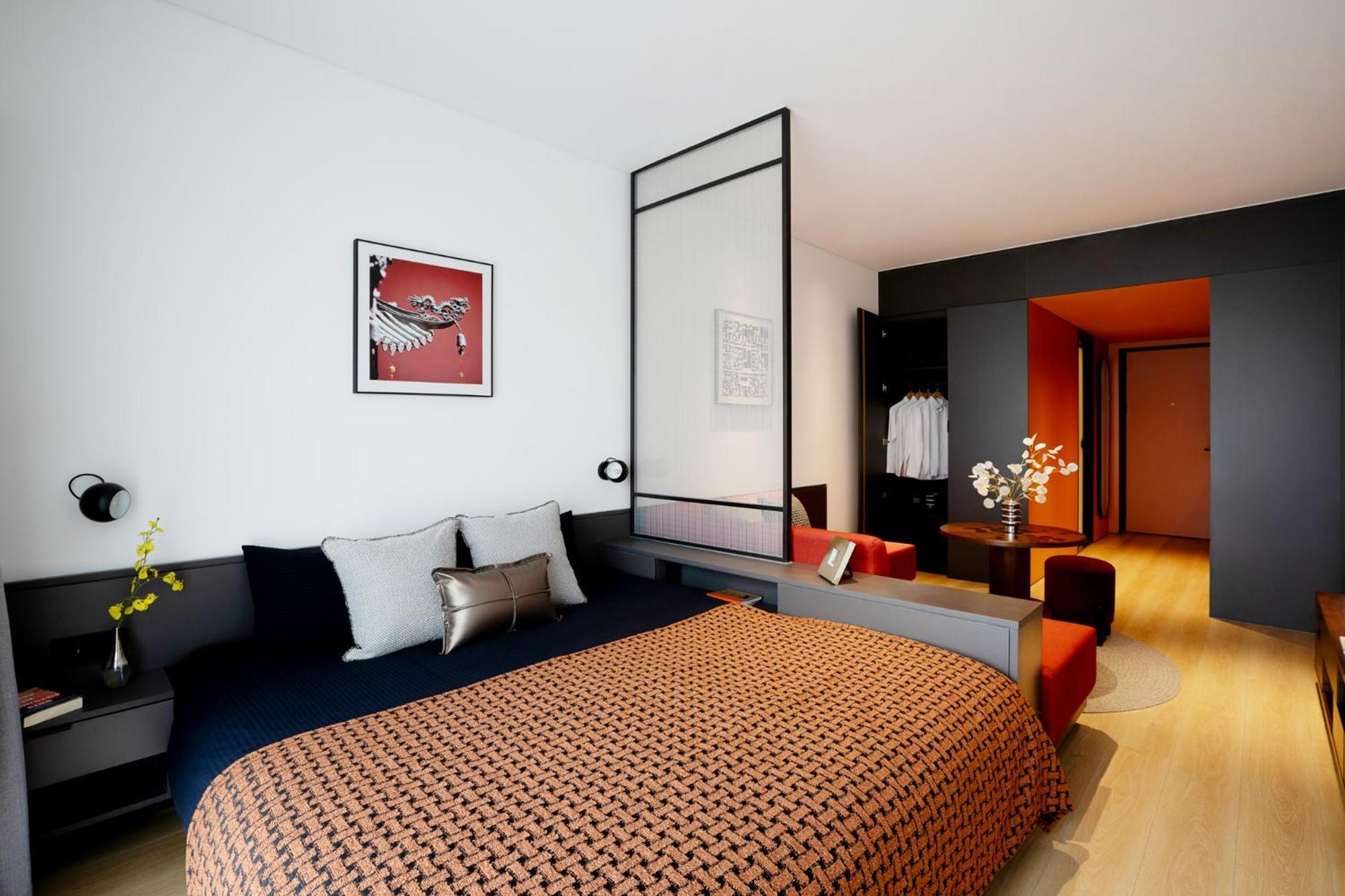 Base-Beijing Wangfujing Serviced Apartment- In Hutong &Bike Rental &Close To Forbidden City, Tian'Anmen Square &Subway Nearby &Free Coffee &Washing Machine,Kitchen &Restaurant Discount &English Speaking &High Speed Free Wifi 外观 照片 A room at the hotel