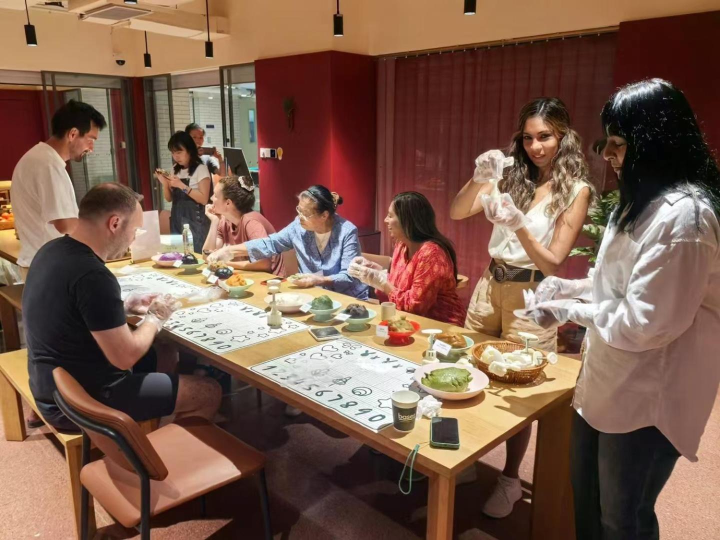 Base-Beijing Wangfujing Serviced Apartment- In Hutong &Bike Rental &Close To Forbidden City, Tian'Anmen Square &Subway Nearby &Free Coffee &Washing Machine,Kitchen &Restaurant Discount &English Speaking &High Speed Free Wifi 外观 照片 A tea ceremony at the University of Oxford