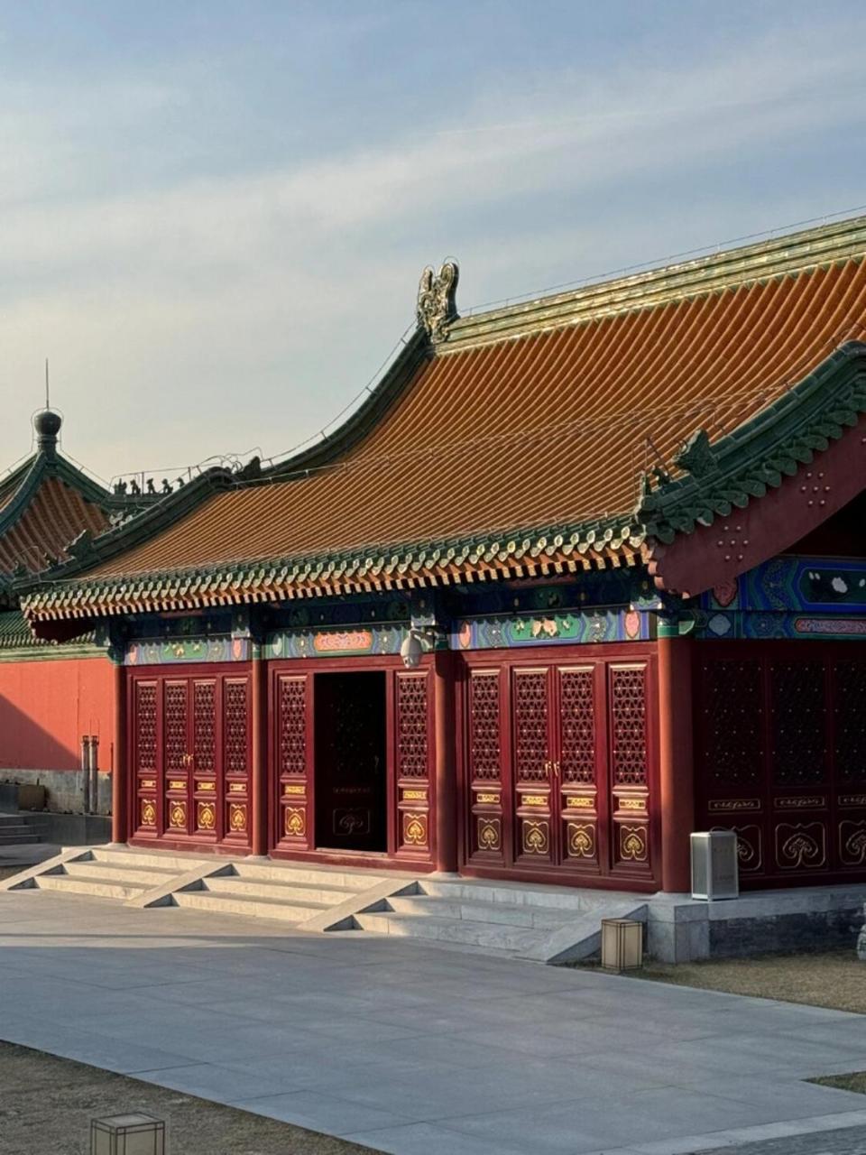 Base-Beijing Wangfujing Serviced Apartment- In Hutong &Bike Rental &Close To Forbidden City, Tian'Anmen Square &Subway Nearby &Free Coffee &Washing Machine,Kitchen &Restaurant Discount &English Speaking &High Speed Free Wifi 外观 照片 The gate of the temple