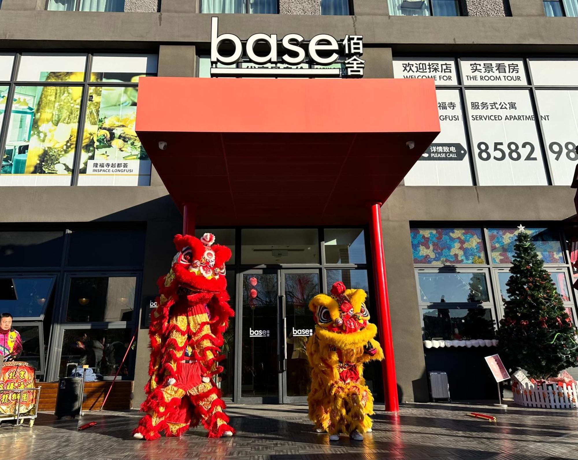 Base-Beijing Wangfujing Serviced Apartment- In Hutong &Bike Rental &Close To Forbidden City, Tian'Anmen Square &Subway Nearby &Free Coffee &Washing Machine,Kitchen &Restaurant Discount &English Speaking &High Speed Free Wifi 外观 照片 Chinese New Year celebrations at Base Shopping Centre